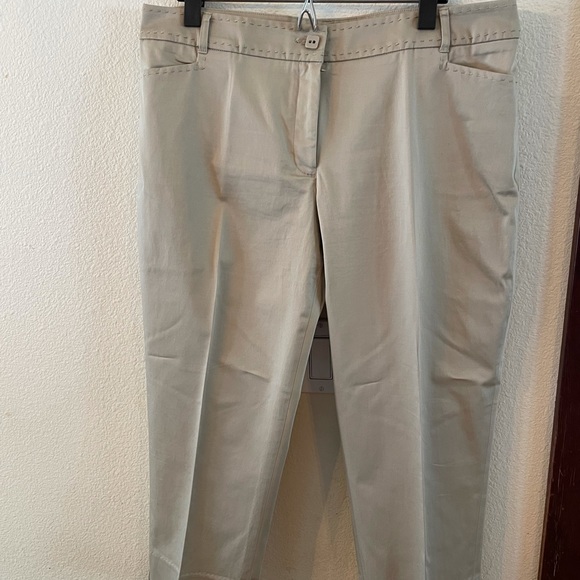 Claudia Ev Capri Pants - Picture 2 of 6